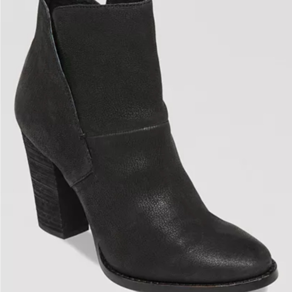 Vince Camuto Black Ankle Booties- Hard to find! Great almost new condition! 6.5 - Picture 8 of 8